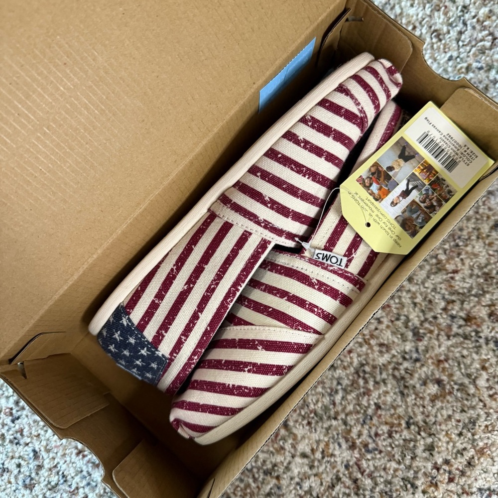 TOMS Women’s Classic Americana Canvas Flag Slip-Ons – Size 8.5 – NWT - Picture 5 of 8